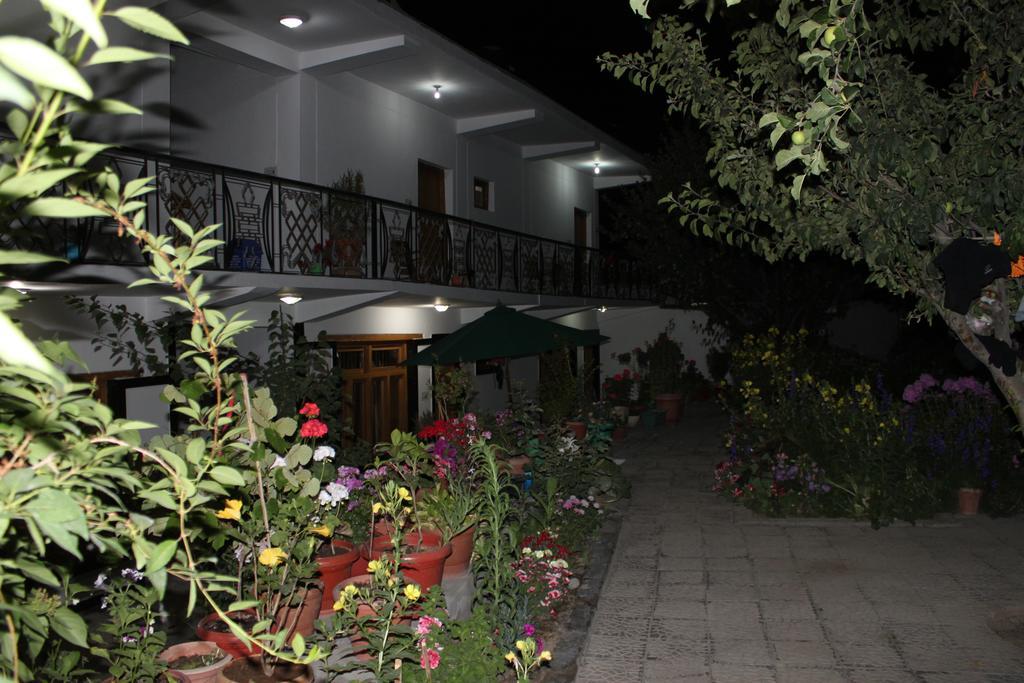 Travellers House Hotel Leh Eksteriør billede